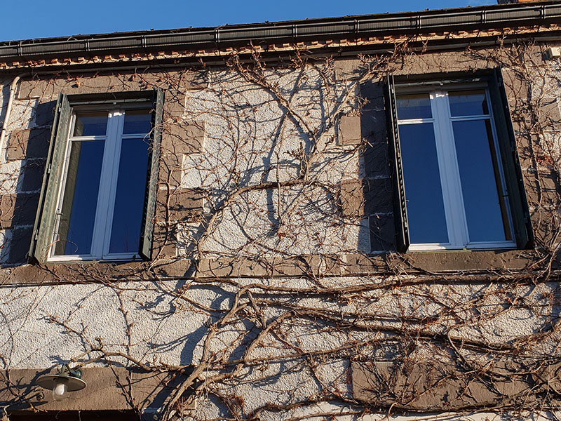 Maison rénovée à Clohars-Carnoët en PVC, aluminium et mixte - AFP29